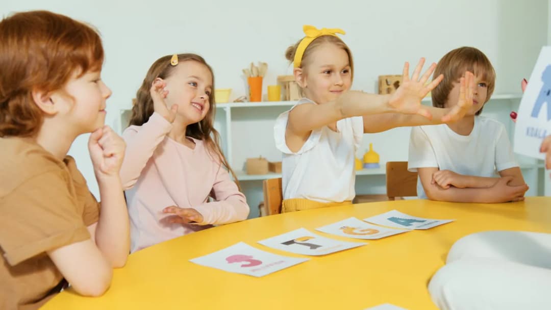 Czy żłobek podlega pod oświatę? Odkryj kluczowe różnice i przepisy