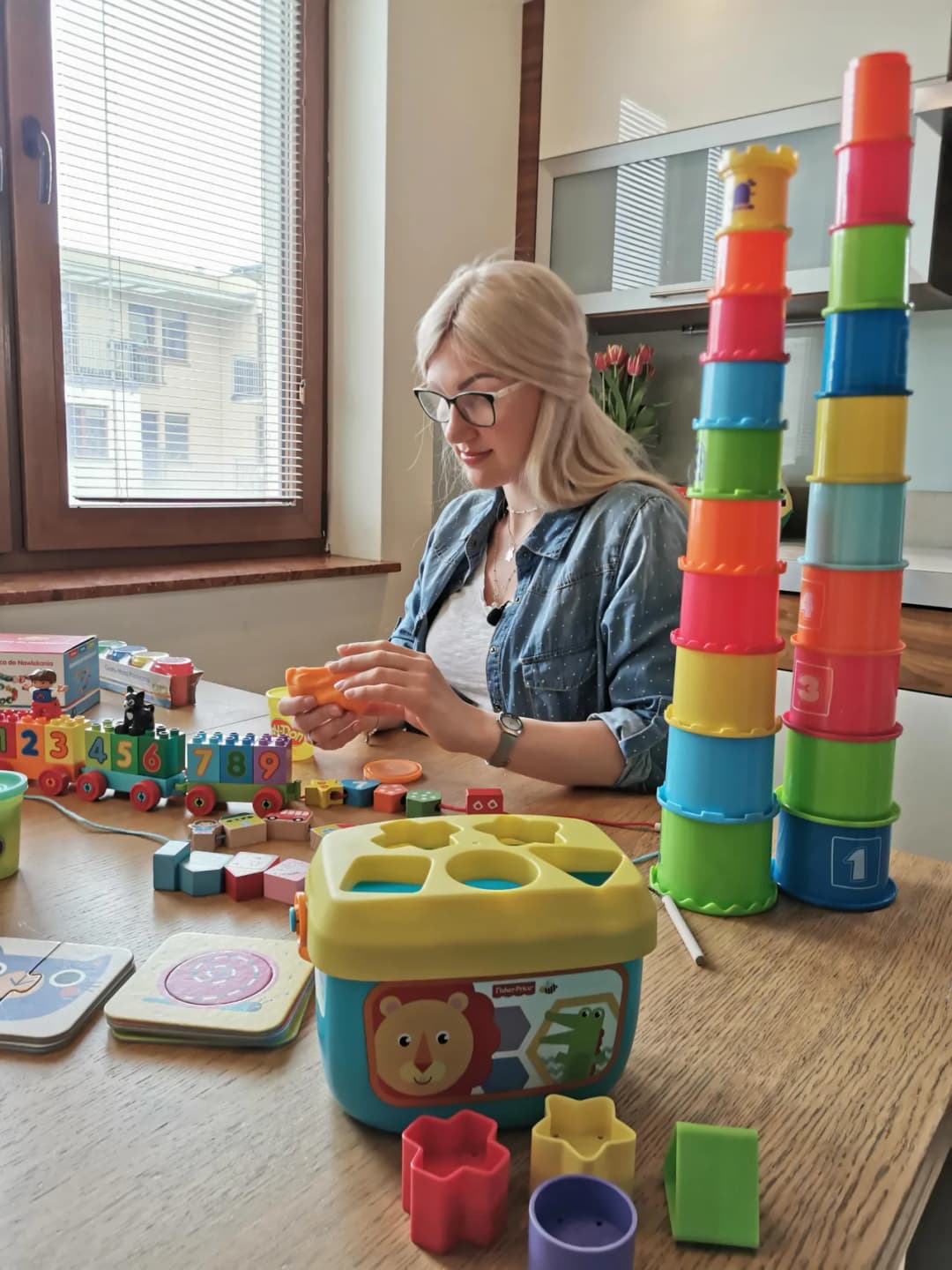 Najlepsze zabawki stymulujące rozwój mózgu dziecka - poradnik