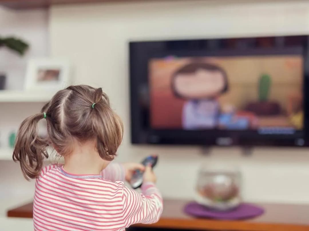 Telewizja a rozwój dziecka: Mroczne i jasne strony ekranu, które musisz znać